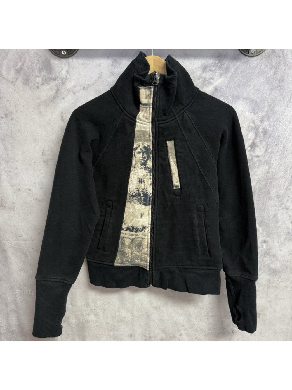 Lululemon Necessity Jacket India Ink Design Thumbholes Black